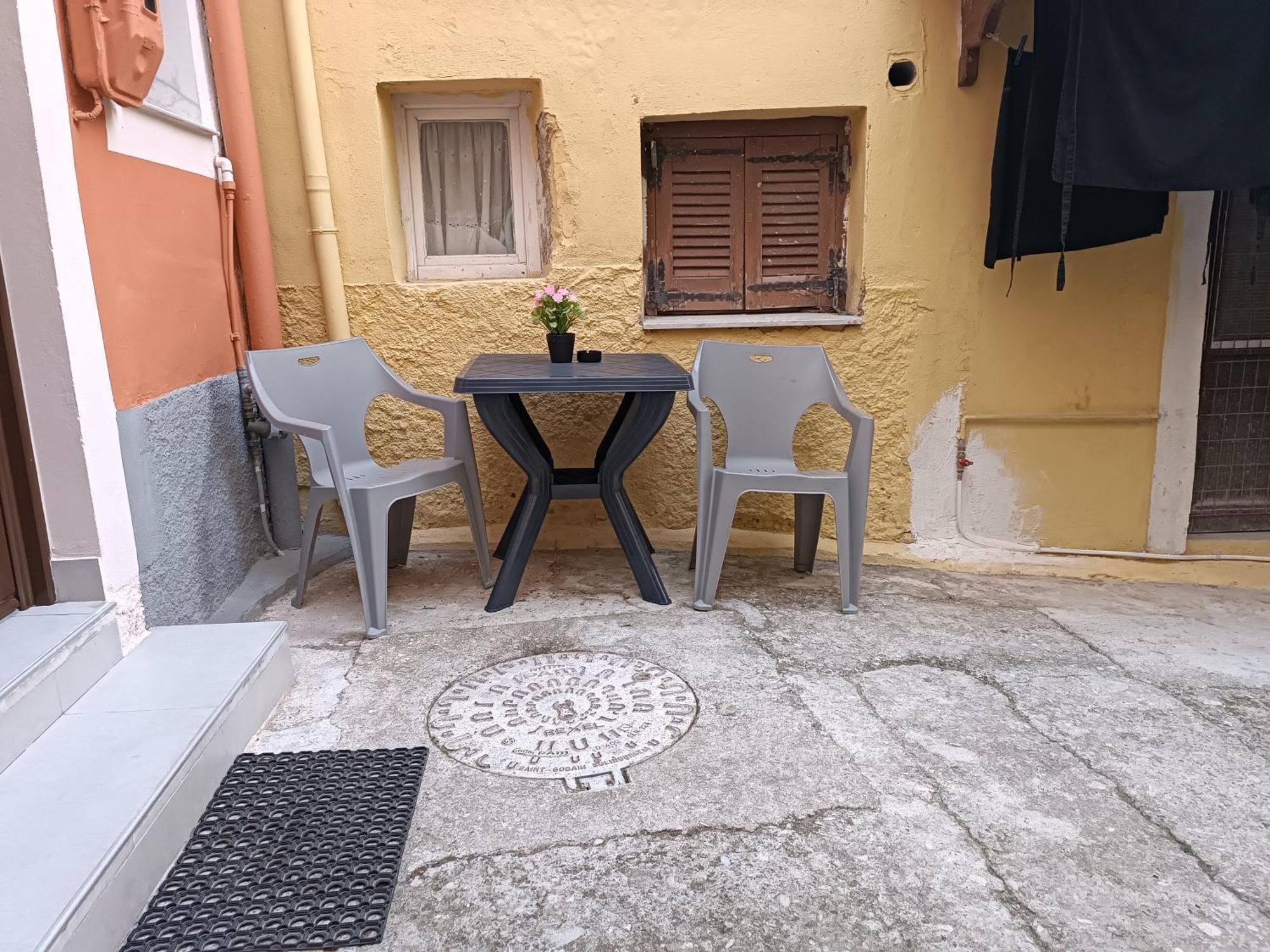Newly Renovated Apartment Next To The Port Mantouki Экстерьер фото